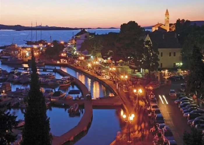 Сasa de vacaciones Jaga - Three Bedroom With Swimming Pool Biograd Na Moru